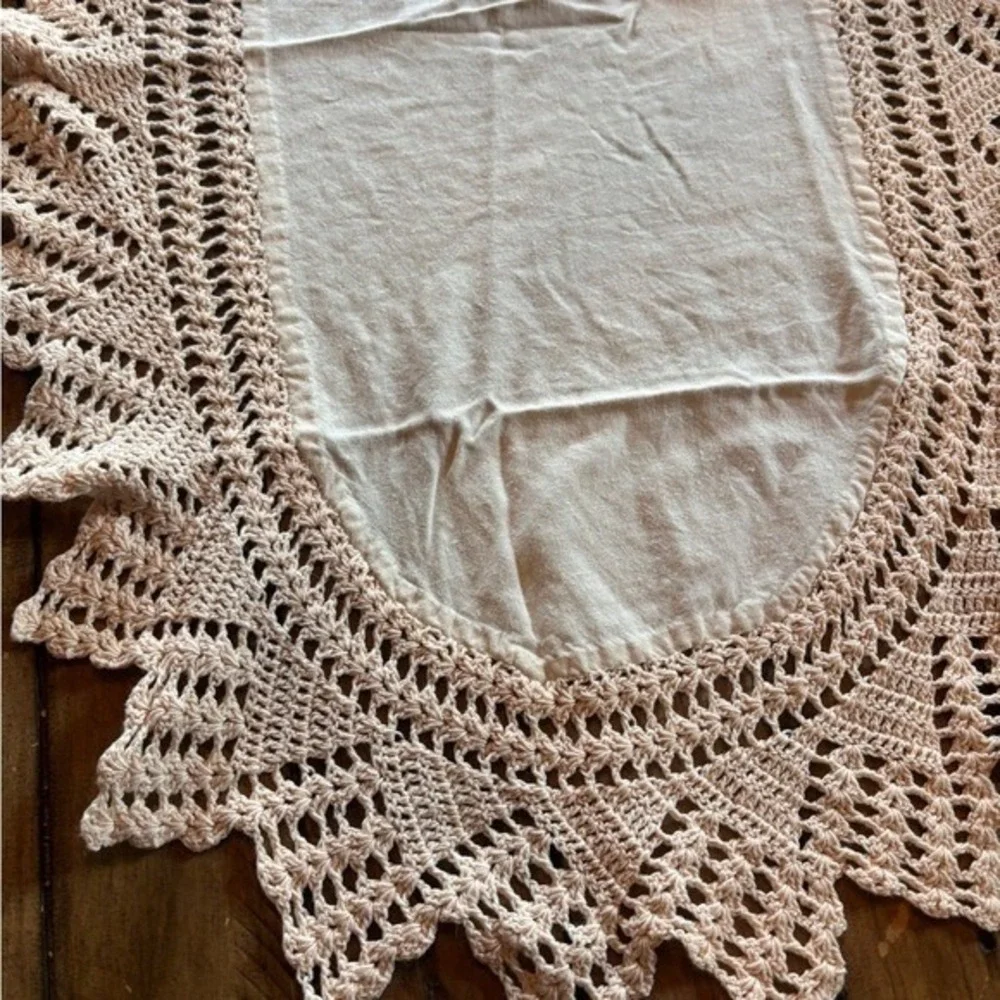 Vintage Blush Crochet Lace Oval Table Runner Cottagecore‎ Boho Coastal Granny